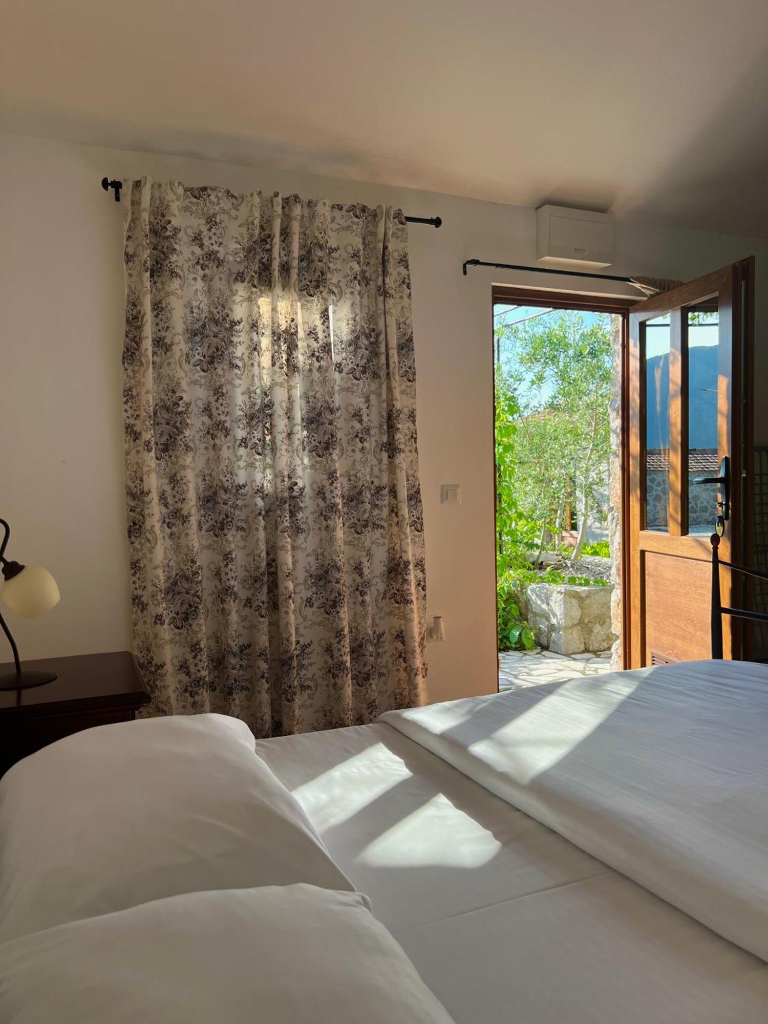 Hotel Opera Jaz 3*